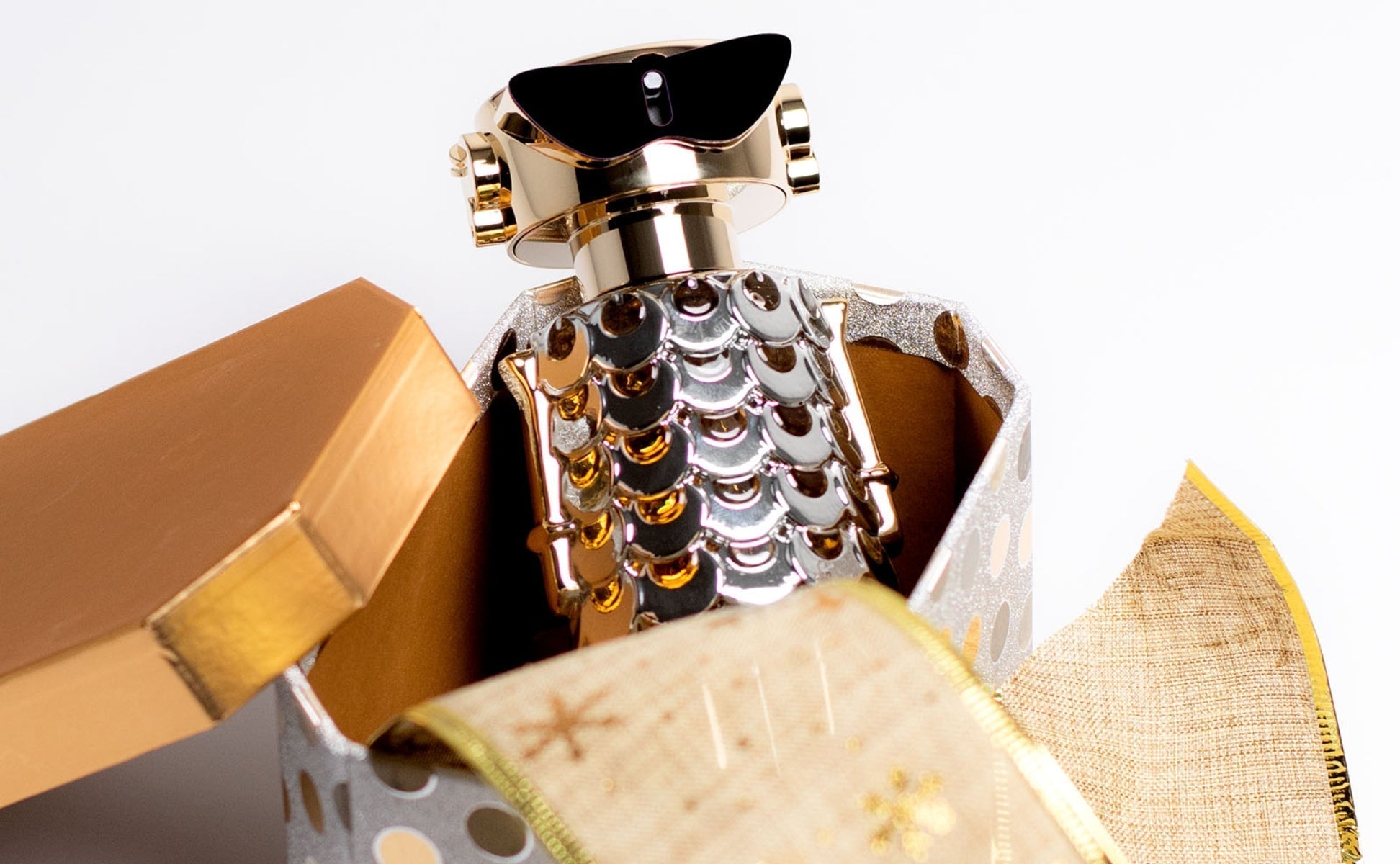 Holiday Fragrance Gift Guide 2026: Best Scents for Everyone on Your List